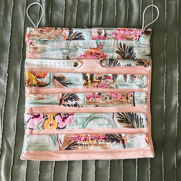 The Bling Sling Magnetic Roll Up Travel Jewelry Holder - Picture 1 of 5